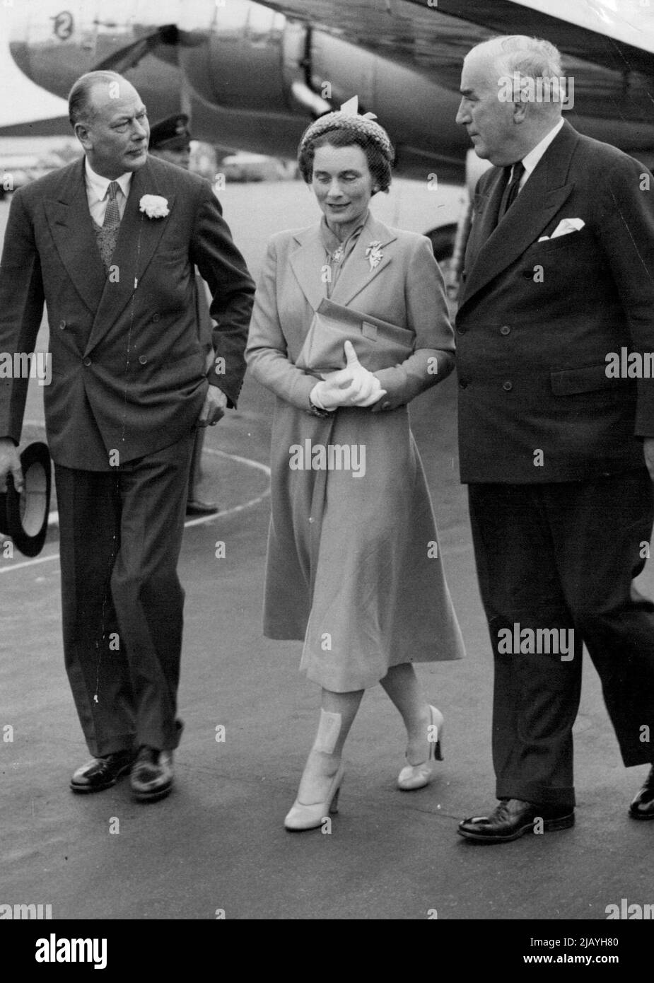 Airport Meeting -- Mr. Robert Menzies, Prime Minister of Australia - Who delayed his departure until the arrival of the Royal plane - with the Duke and Duchess of Gloucester at London Airport this evening (Tuesday) before he left for New York after his visit to Britain Mr. Menzies held up his plane until the Duke of Gloucester, a former Governor-General of Australia, flew in front in from Northern Ireland. The Australian Prime Minister is returning home via America in order it is understood, the have talks with Mr. Dean Acheson. June 17, 1952. (Photo by Reuterphoto). Stock Photo