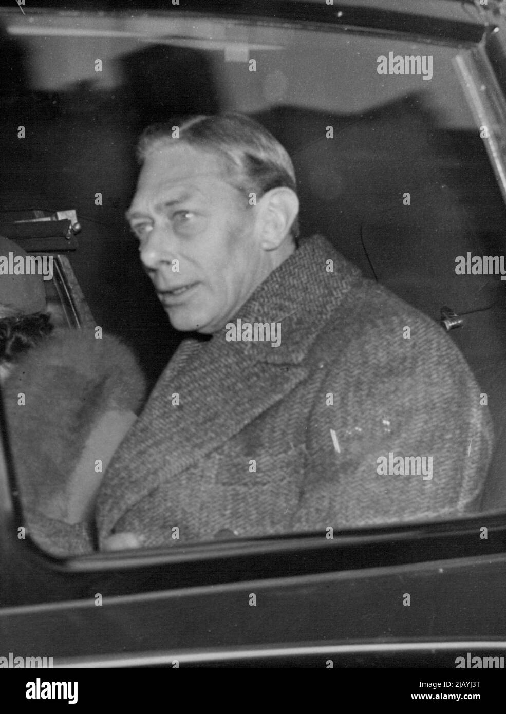 Back From Sandringham: The King leaves London's Kings Cross by car en route to Buckingham Palace at the end of the Royal Holiday at Sandringham today January 28. February 07, 1952. (Photo by Associated Press Photo). Stock Photo