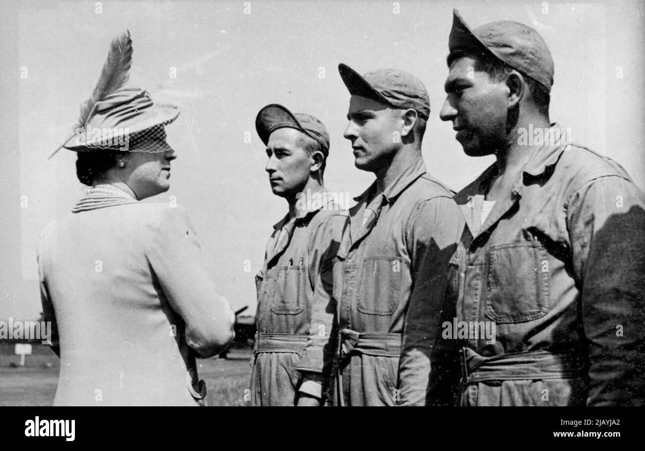 Passed By The Censor - The Queen chatting to members of an American ground crew - in their working uniforms - during their Majesties visit to an American bomber station in this country. The Americans 'Hat Fashions' might will amuse the Royal Visitors. The King and Queen see Anglo-U.S. Air might in Two-Day Tour of ***** Stations. In a two-day tour covering 500 miles the King and Queen have visited two stations of the U.S. Arm Air Corps and Seven R.A.F. Stations they have seen clear evidence of how the two great air forces are being welded into one vast striking force of terrifying might. Maj. I Stock Photo