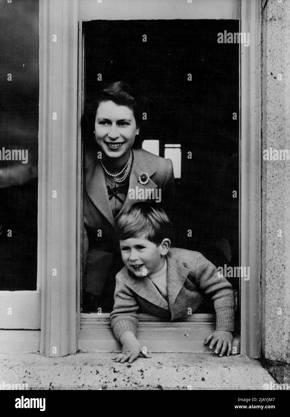 Royal Smiles. The Queen and Prince Charles taken in happy mood on the young Prince's fourth birthday at Balmoral Castle on November 14. November 23, 1952. (Photo by Camera Press Ltd.). Stock Photo