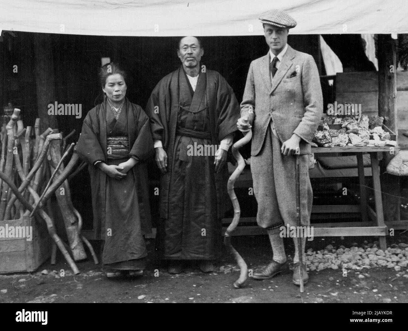 Central Press Coronation Series -- In 1922, at Nikko, Japan. King Edward VIII (as Prince of Wales) bought a native stall a walking stick he considered 'Suitable for Harry Lauder'. December 28, 1936. (Photo by Central Press Photos Ltd.). Stock Photo