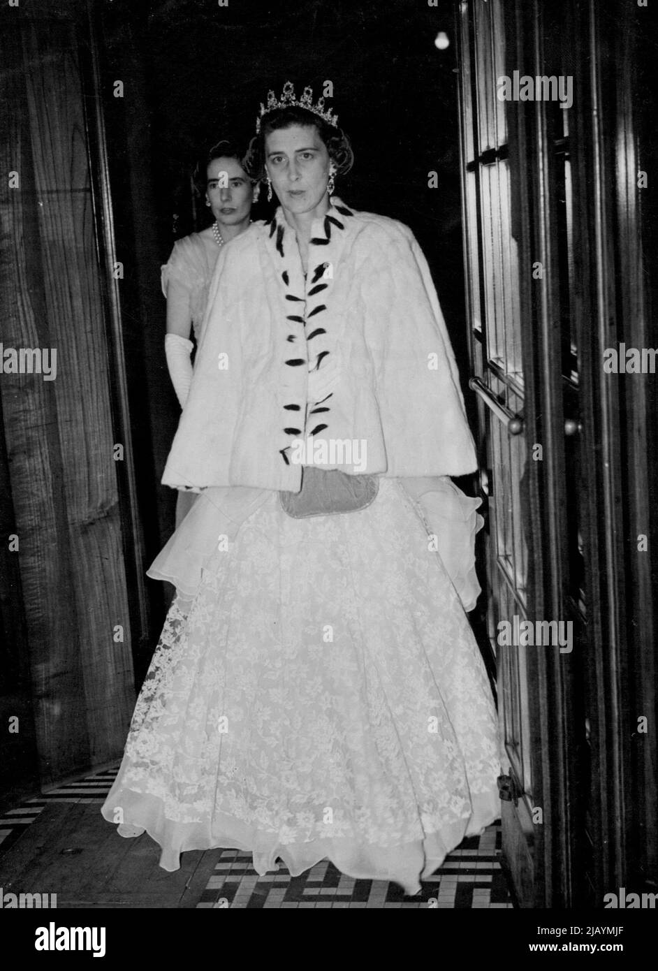 Duchess at Business Women's Reception - The Duchess of Kent arrives at a reception for the International Federation of Business and Professional Women at the ***** Gallery. Exquisite Gown of Embroidered organza with draped panniers on the hips, was worn by the Duchess of Kent when she arrived at a reception for the International Federation of Business and Professional Women in London. The Duchess cape of white ermine was decorated with ermine tails. July 31, 1950. (Photo by Daily Mail Contract Picture) Stock Photo