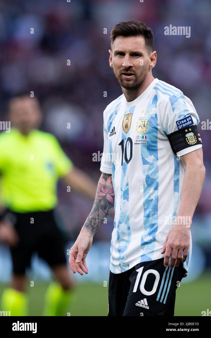 LONDON, UK. JUNE 1ST Lionel Messi of Argentina looks on during the Conmebol - UEFA Cup of Champions Finalissima between Italy and Argentina at Wembley Stadium, London on Wednesday 1st June 2022. (Credit: Federico Maranesi | MI News) Credit: MI News & Sport /Alamy Live News Stock Photo