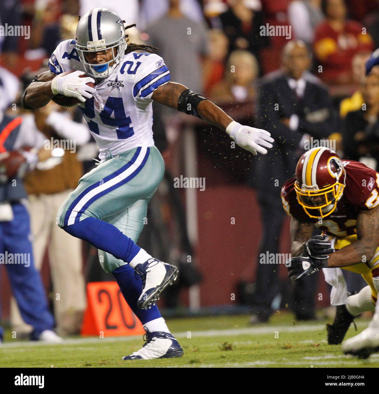 Landover, USA. 12th Sep, 2010. Dallas Cowboys running back Marion Barber (24) carries the ball against the Washington Redskins in Landover, Maryland, on Sept. 12, 2010. (Photo by Ron T. Ennis/Fort Worth Star-Telegram/TNS/Sipa USA) Credit: Sipa USA/Alamy Live News Stock Photo
