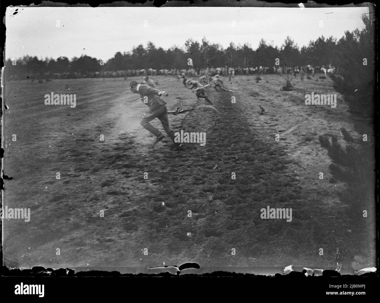 Exercises of hurried soldiers and officers of the 2nd Uhlans Regiment. Front of the Polish Legions in Volhynia Janowski, Stanisław (1866 1942) Stock Photo