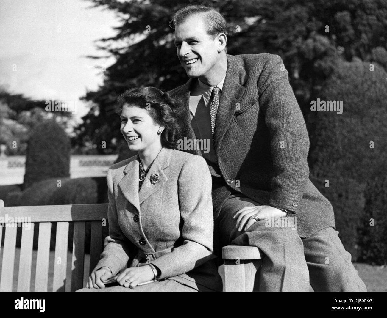 Britain's Princess Elizabeth (future Queen Elizabeth II) and her husband Philip, Duke of Edinburgh, pose during their honeymoon, November 25, 1947 in Broadlands estate, Hampshire Stock Photo