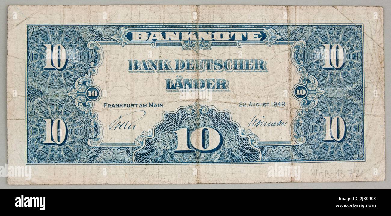 Banknote on 10 Deutsche Mark, German central bank, German Democratic  Republic, 1948 Moscow Goznak Stock Photo - Alamy