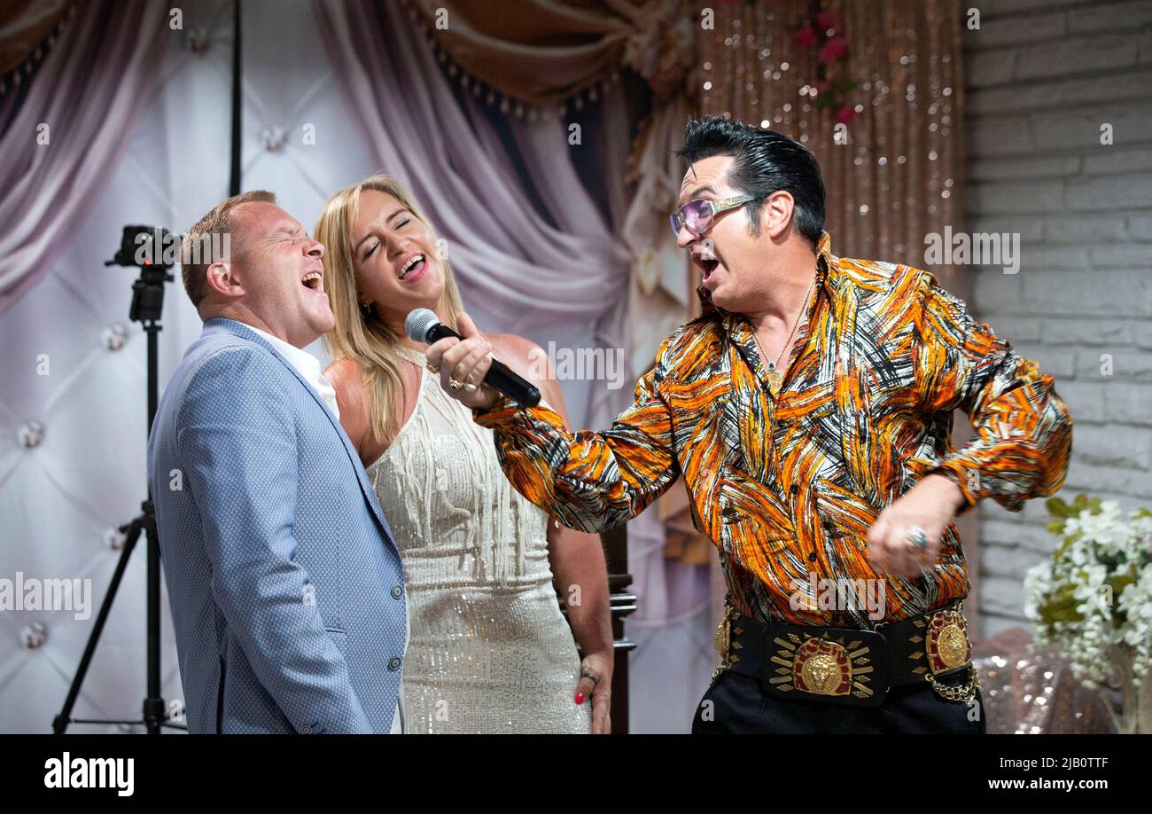 Stuart and Juliet Williams, of Nottingham, England, sing 'Viva Las Vegas' with Elvis Presley tribute artist Jesse Garon during a 10-year marriage vow renewal ceremony at Little Chapel of Hearts in Las Vegas, Nevada, U.S. June 1, 2022.  REUTERS/Steve Marcus Stock Photo