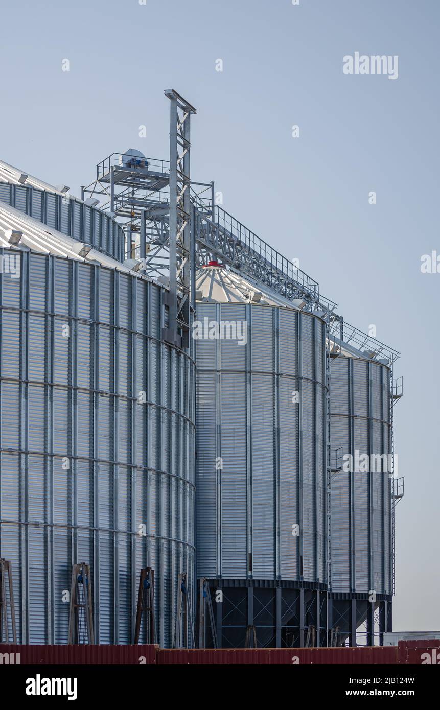 Construction of new cylindrical silos for grain storage. Metal silos
