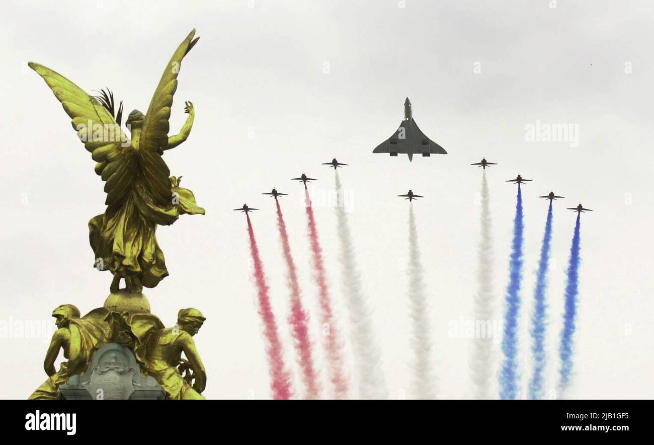 File photo dated 4/6/2002 of The Red Arrows and Concorde flying over the Queen Victoria memorial outside the front of Buckingham Palace as part of The Queen's Golden Jubilee celebrations. Issue date DDMMYY. Stock Photo