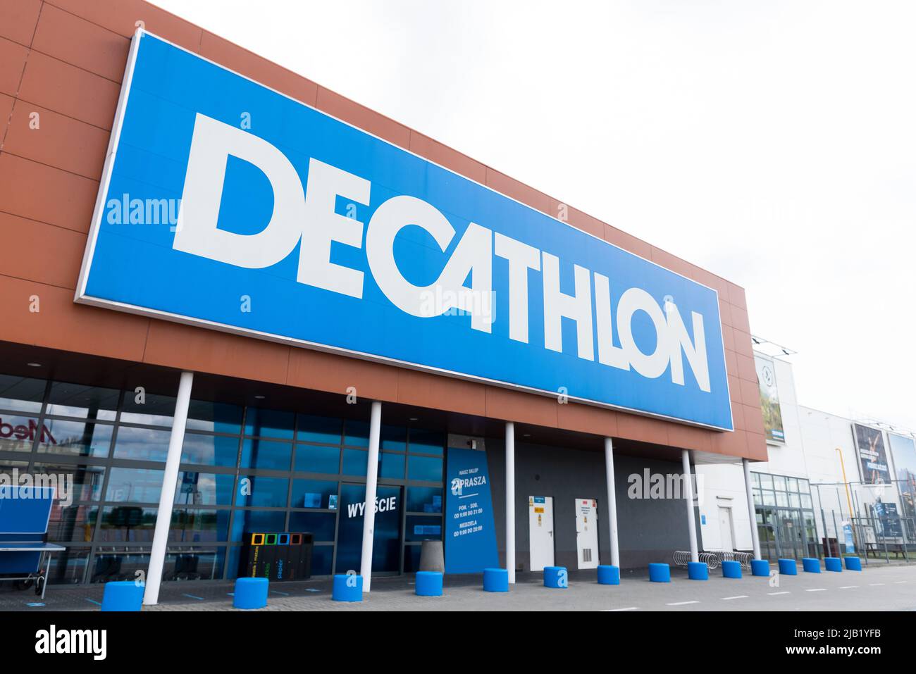 Oct 18, 2019 Emeryville / CA / USA - Close Up of Decathlon Logo on the  Facade of Decathlon Sporting Goods Flagship Store, the Editorial Stock  Photo - Image of firm, flagship: 162476048