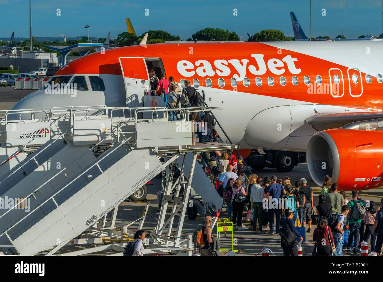 Close profile view of an Easy Jet Airbus A320 with boarding passengers Stock Photo
