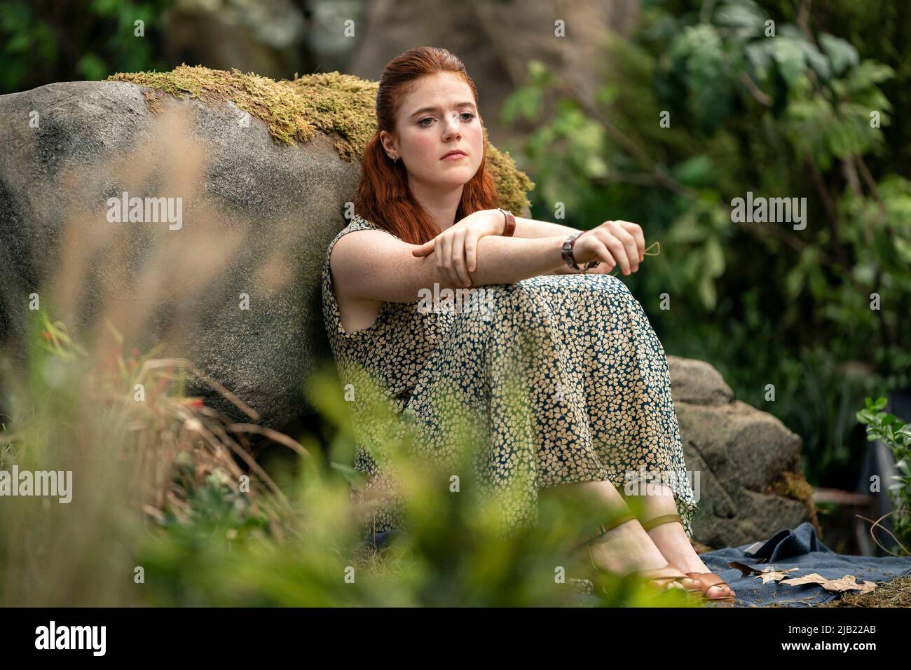 ROSE LESLIE in THE TIME TRAVELER'S WIFE (2022), directed by DAVID NUTTER. Credit: WARNER BROS. TELEVISION / Album Stock Photo