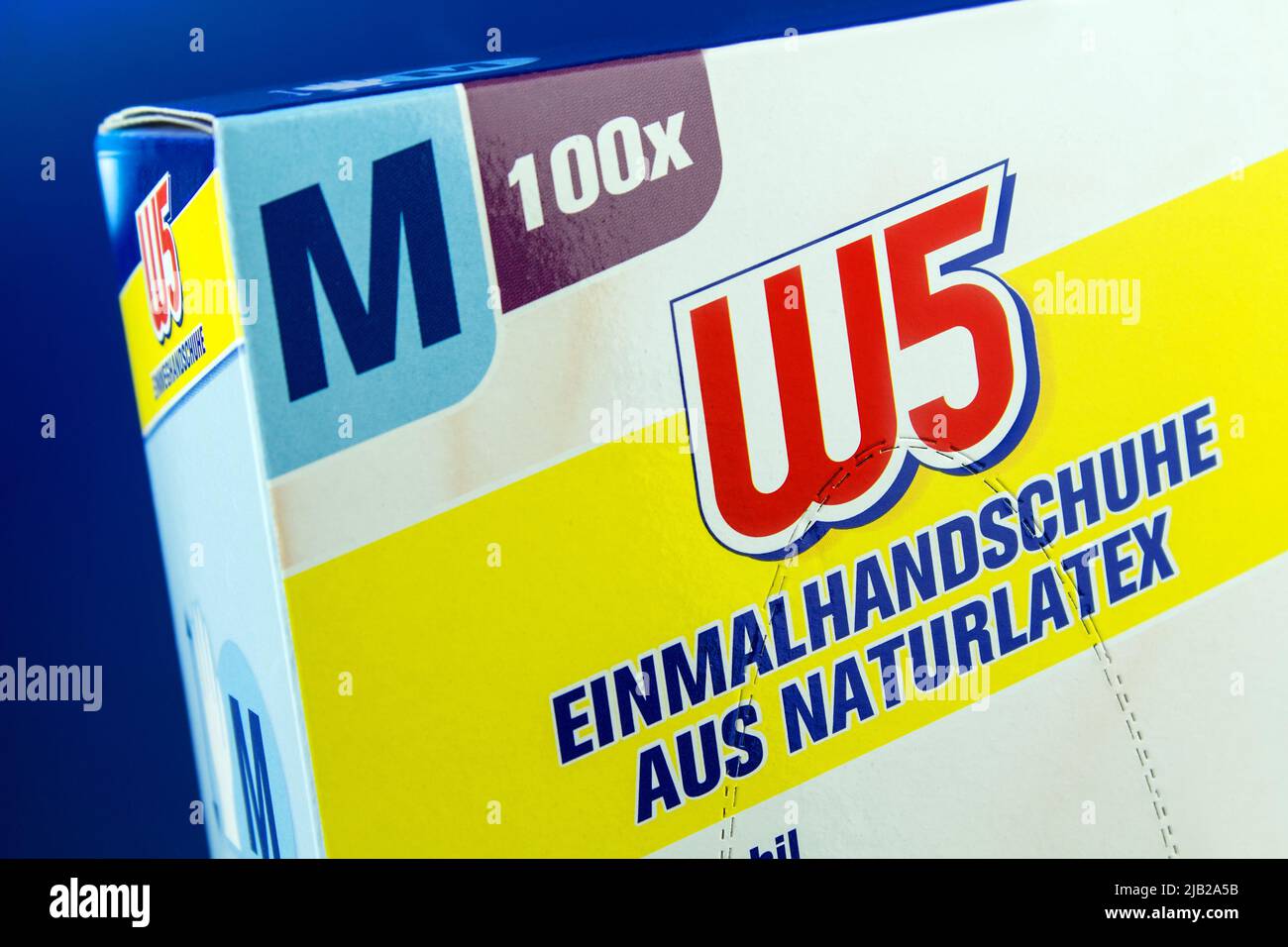 100 Einmalhandschuhe von W5 mit Verpackung Stock Photo