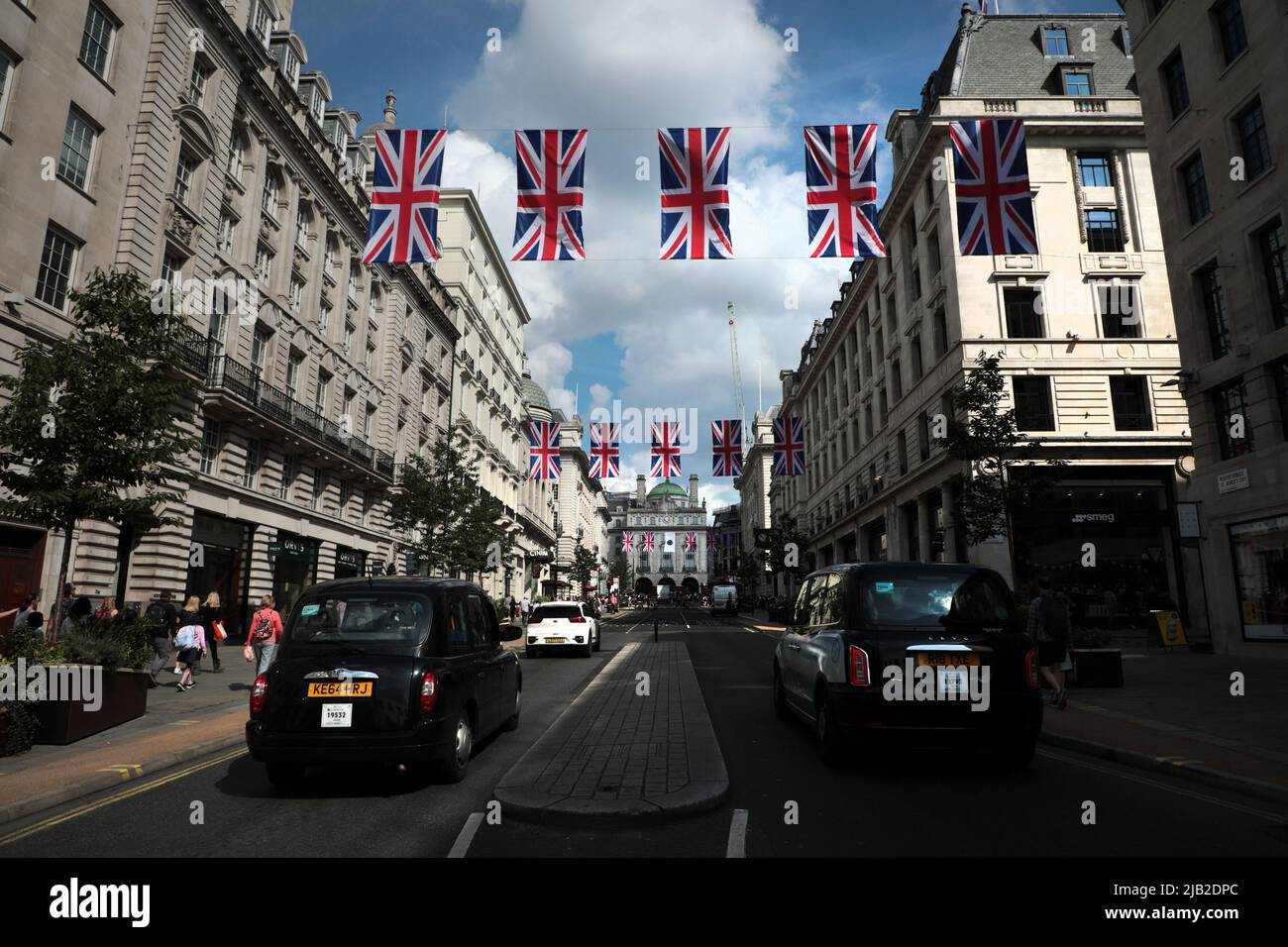 London, UK. 02nd June, 2022. London streets are adorned in Union Jack flags on the start of the Platinum Jubilee celebrating seventy years of Her Majesty Queen Elizabeth 11 on the throne Thursday, June 02, 2022.Celebrations are occurring across the country in celebration of the Queen. Photo by Hugo Philpott/UPI Credit: UPI/Alamy Live News Stock Photo