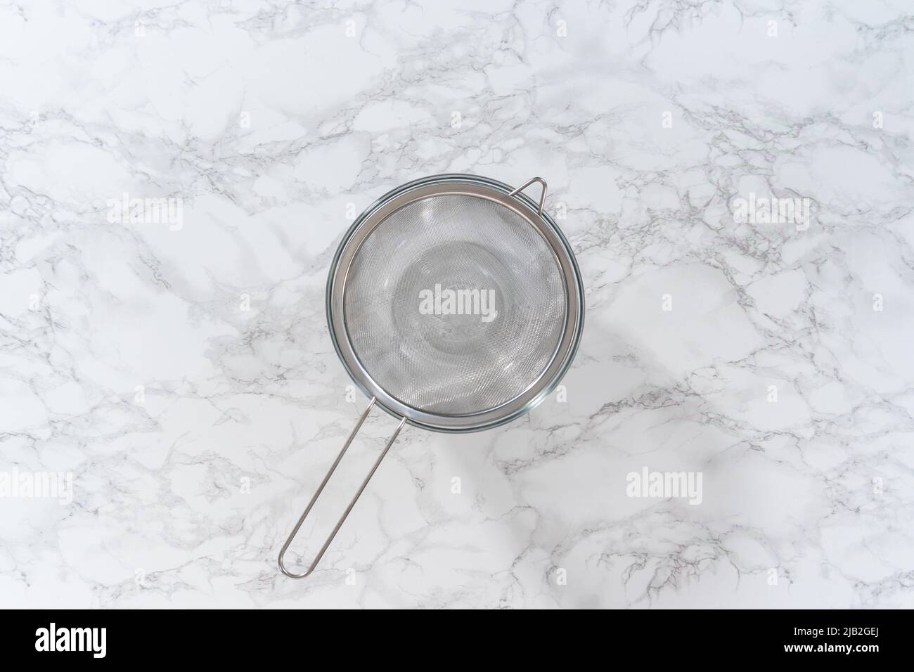 Soaking dried raisins in hot water to baking mini Easter bread kulich