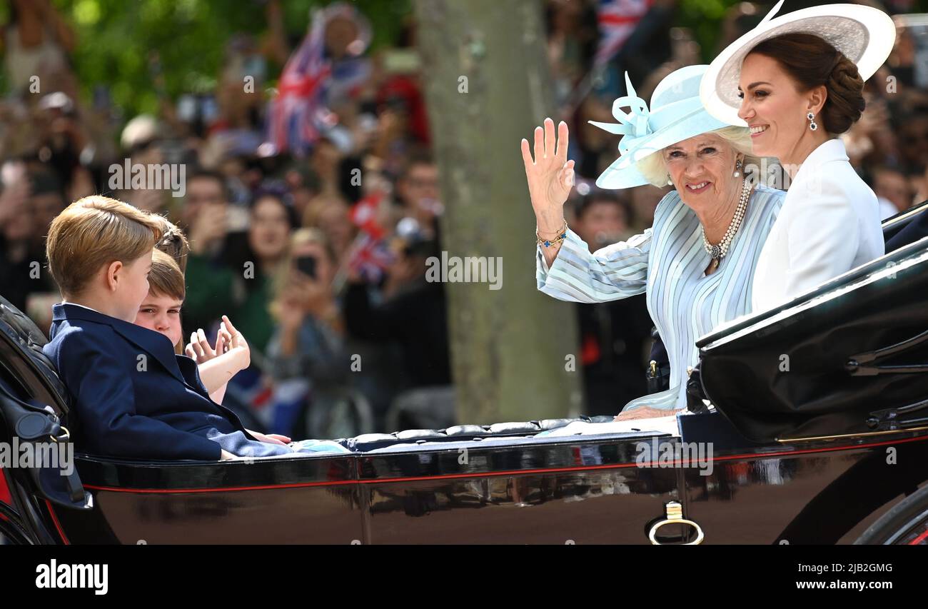 June 2nd, 2022. London, UK. The Duchess of Cambridge, The Duchess of Cornwall, Prince George, Princess Charlotte, Prince Louis riding in a carriage during Trooping the Colour, part of the Platinum Jubilee celebrations. Credit: Doug Peters/EMPICS/Alamy Live News Stock Photo