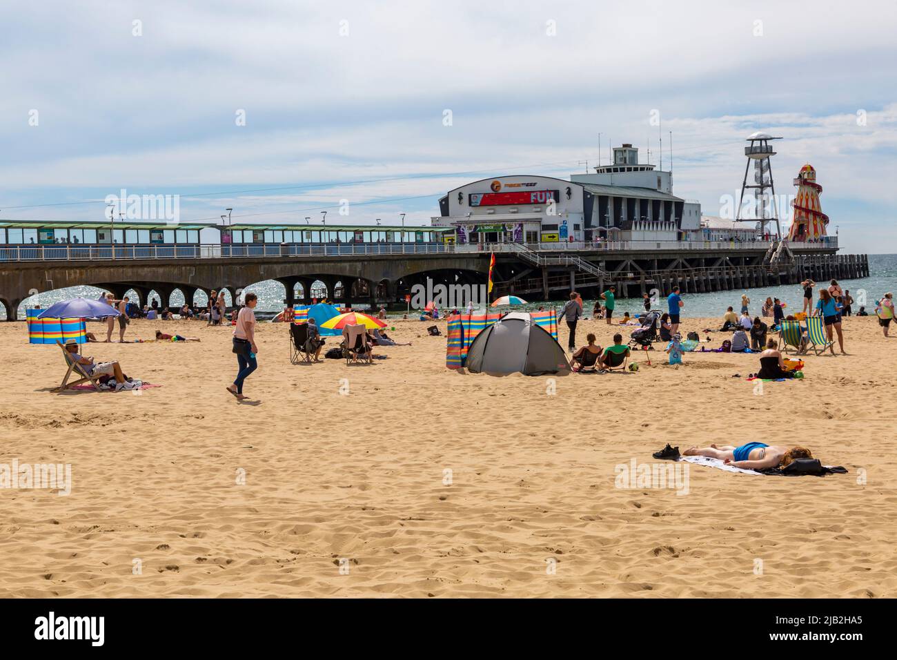 Bournemouth, Dorset UK. 2nd June 2022. UK weather: lovely warm and sunny as crowds flock to Bournemouth beaches to enjoy the sunshine at the seaside for the start of the long weekend to celebrate the Queens Platinum Jubilee. Credit: Carolyn Jenkins/Alamy Live News Stock Photo