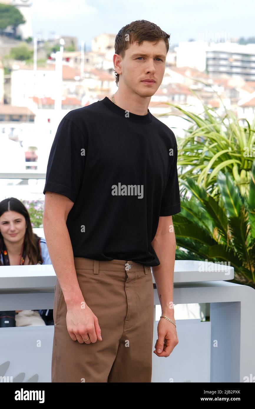 Cannes, France, Sunday, May. 22, 2022 - Harris Dickinson  seen at the Triangle of Sadness photocall during the 75th Cannes Film Festival at Palais des Festivals et des Congrès de Cannes . Picture by Julie Edwards/Alamy Live News Stock Photo