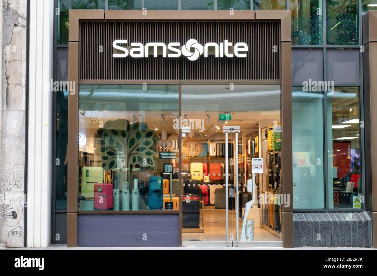 Samsonite store hi-res stock photography and images - Alamy