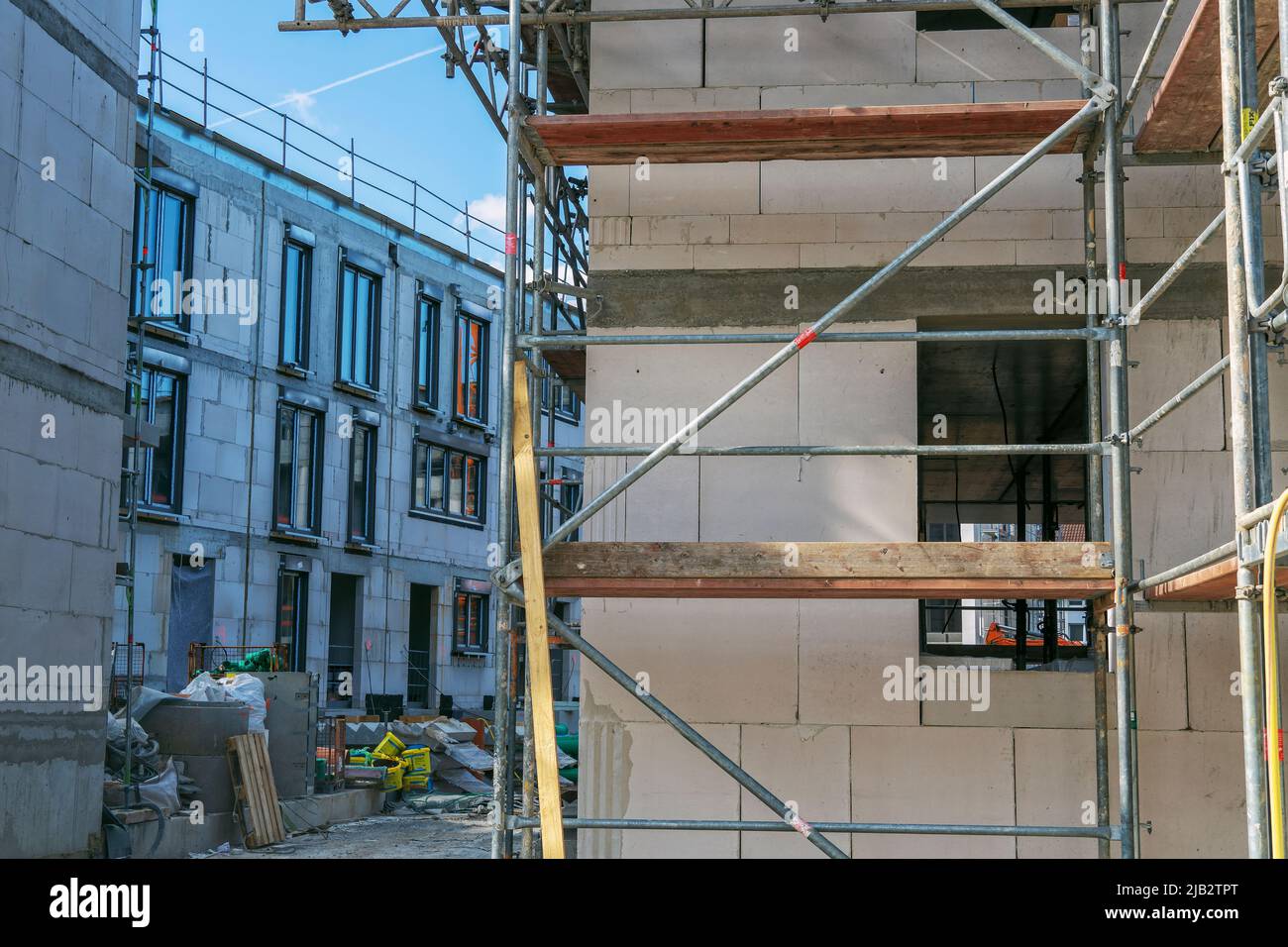 Shell of a multi-family house with scaffolding in Bad Homburg (Vickers - Areal) near Frankfurt am Main Stock Photo