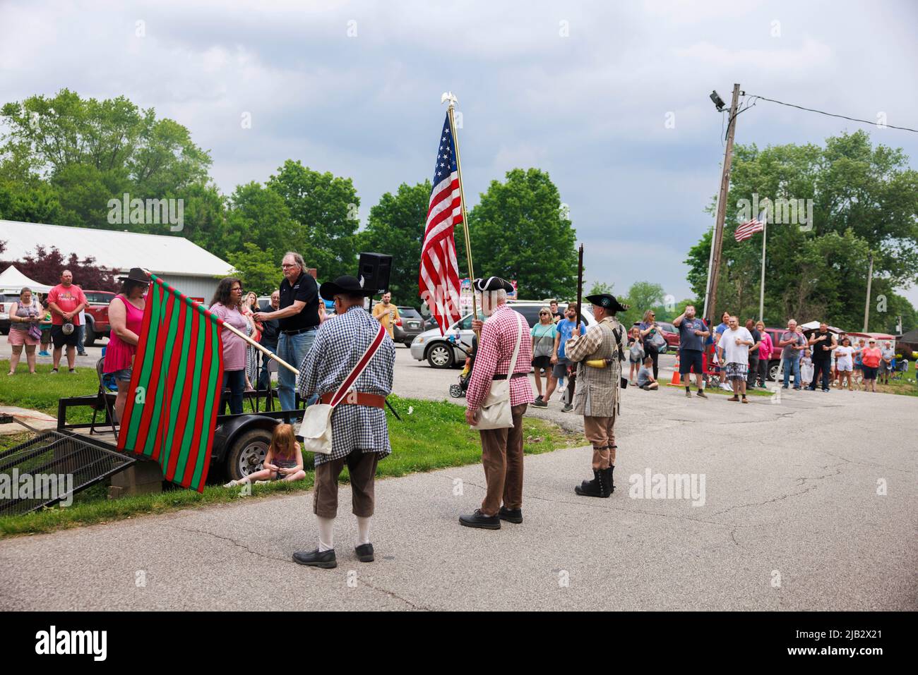 HARRODSBURG, UNITED STATES - 2022/05/21: Members of Sons of the American Revolution march in the Heritage Days Parade on May 21, 2022 in Harrodsburg, Indiana. (Photo by Jeremy Hogan/The Bloomingtonian) Stock Photo