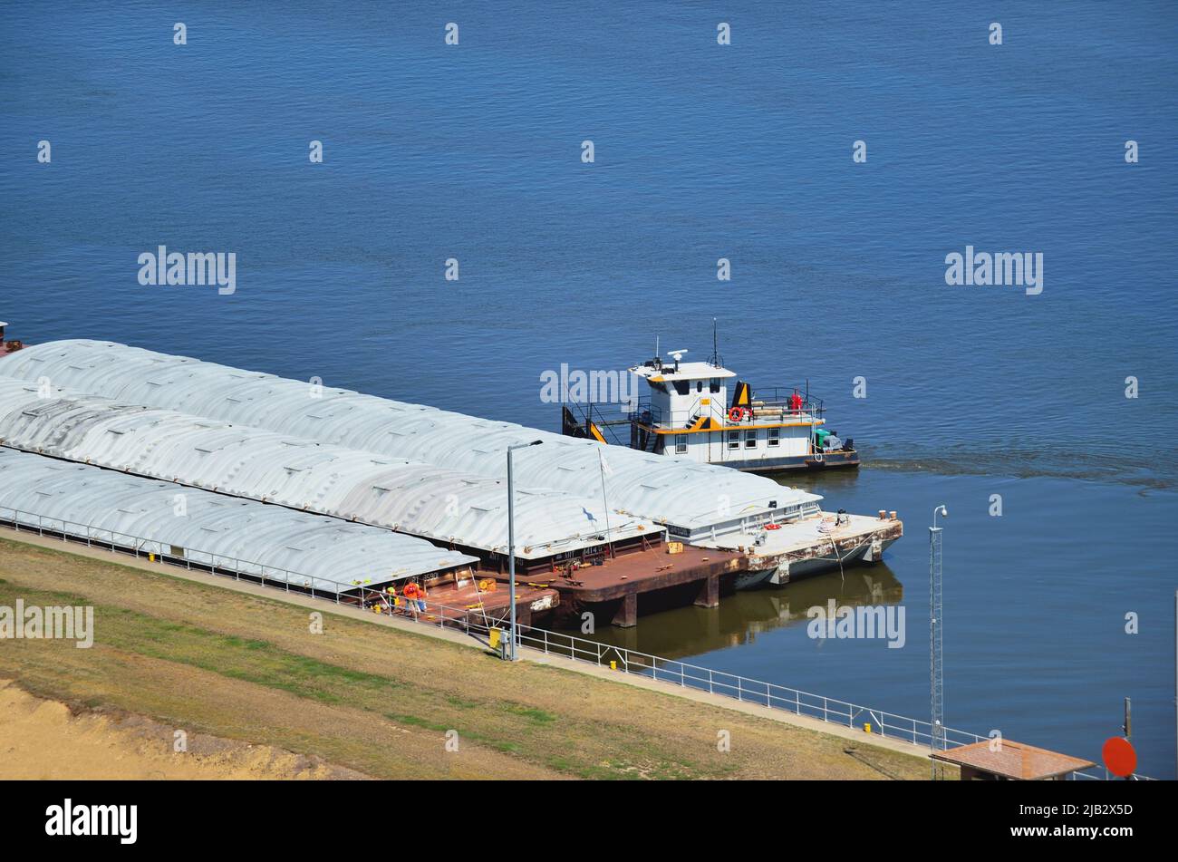 Dubuque, Iowa, USA.Tugboat positioning barges to pass through the channel at Lock and Dam #11 on the Mississippi River. A series of dams such as this Stock Photo