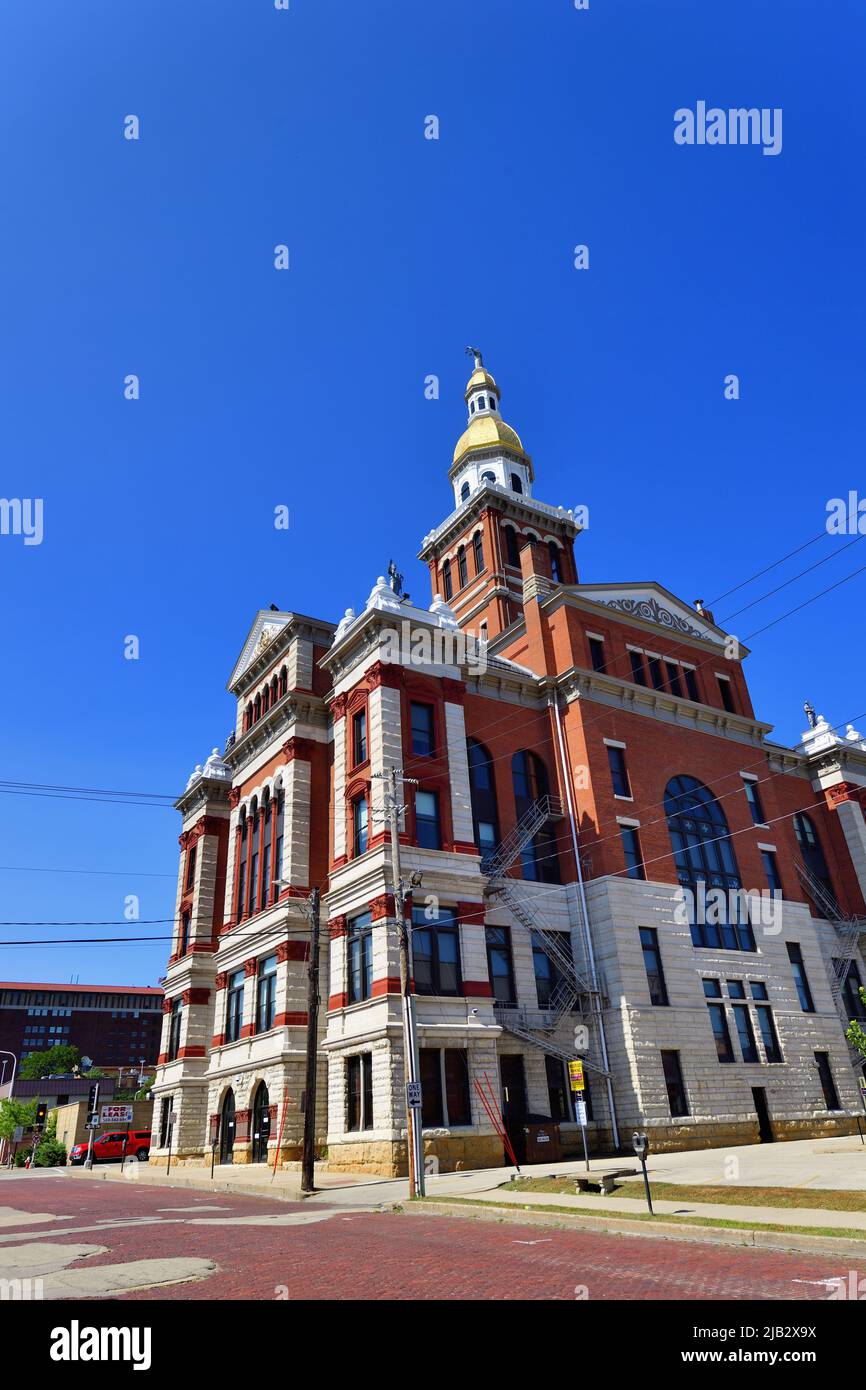 Dubuque, Iowa, USA. The Dubuque County Courthouse in Dubuque, Iowa. The building was built from 1891 to 1893 in the beaux-arts architectural style. Stock Photo