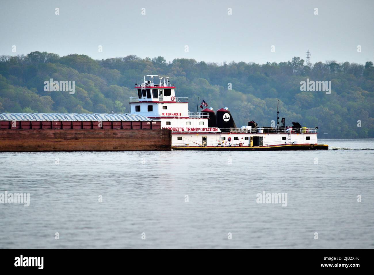 Fort Madison, Iowa, USA. Tug boat pushing multiple lashed together