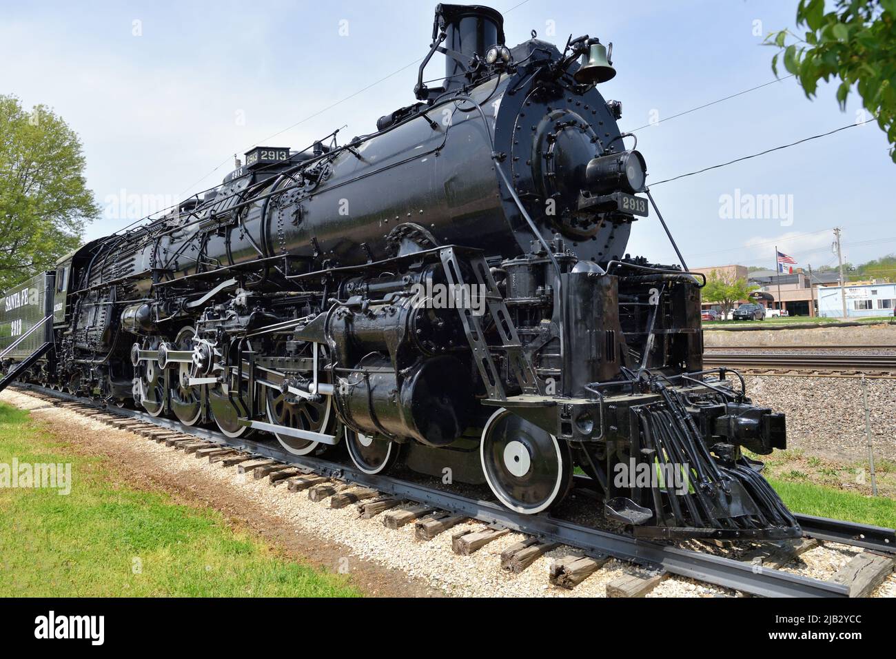 Fort Madison, Iowa, USA. A nostalgic link to the past, Atchinson Topeka, &  Santa Fe (AT&SF) Northern class steam locomotive #2913 on display Stock  Photo - Alamy