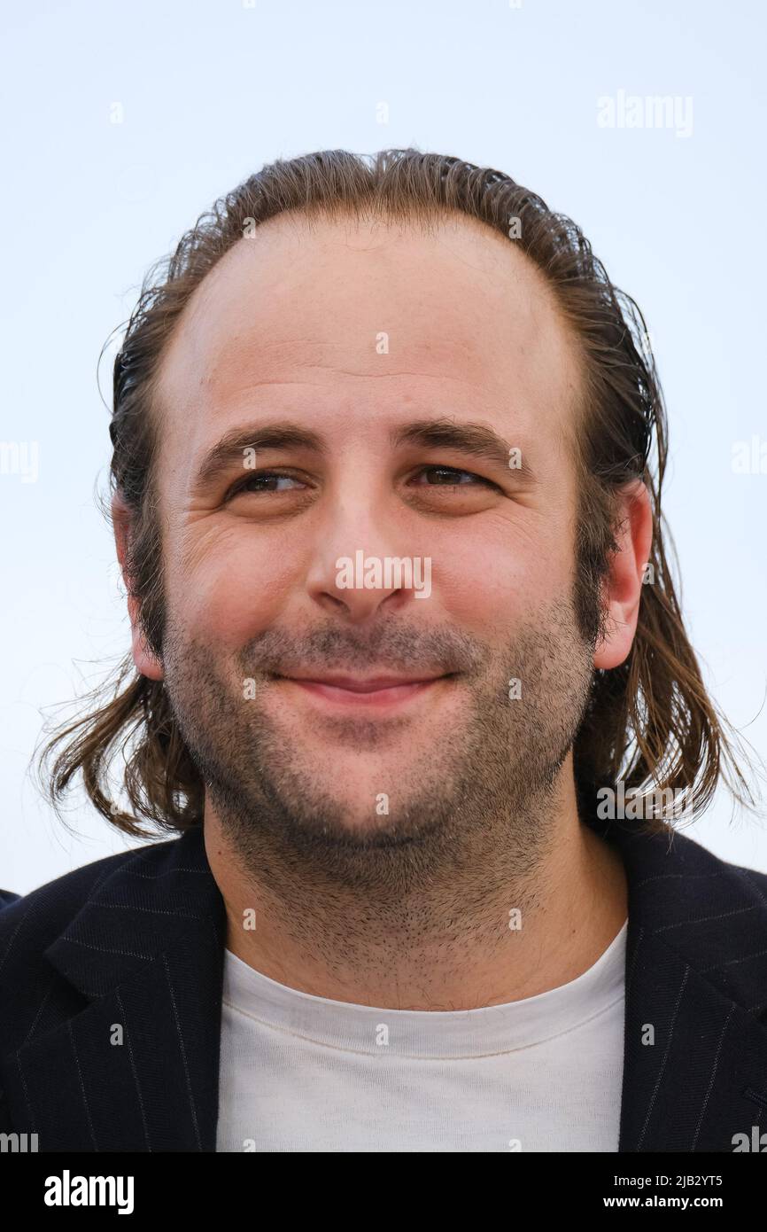 Cannes, France, Sunday, May. 22, 2022 - Vincent Macaigne  seen at the Diary Of A Fleeting Affair photocall during the 75th Cannes Film Festival at Palais des Festivals et des Congrès de Cannes . Picture by Julie Edwards/Alamy Live News Stock Photo
