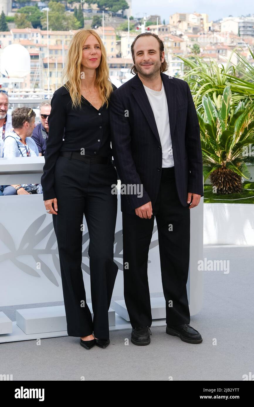 Cannes, France, Sunday, May. 22, 2022 - Sandrine Kiberlain and Vincent Macaigne  seen at the Diary Of A Fleeting Affair photocall during the 75th Cannes Film Festival at Palais des Festivals et des Congrès de Cannes . Picture by Julie Edwards/Alamy Live News Stock Photo