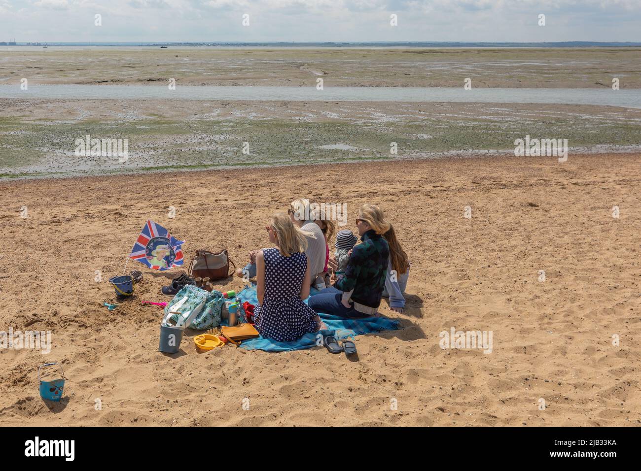 Southend on sea, UK. 2nd June, 2022. A family on the beach in Leigh on Sea. Scenes around Southend on Sea as people celebrate the Queens Platinum Jubilee and the bank holiday. Penelope Barritt/Alamy Live News Stock Photo