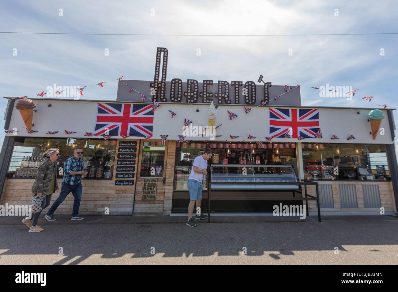 Southend on sea, UK. 2nd June, 2022. A seafront kiosk. Scenes around Southend on Sea as people celebrate the Queens Platinum Jubilee and the bank holiday. Penelope Barritt/Alamy Live News Stock Photo