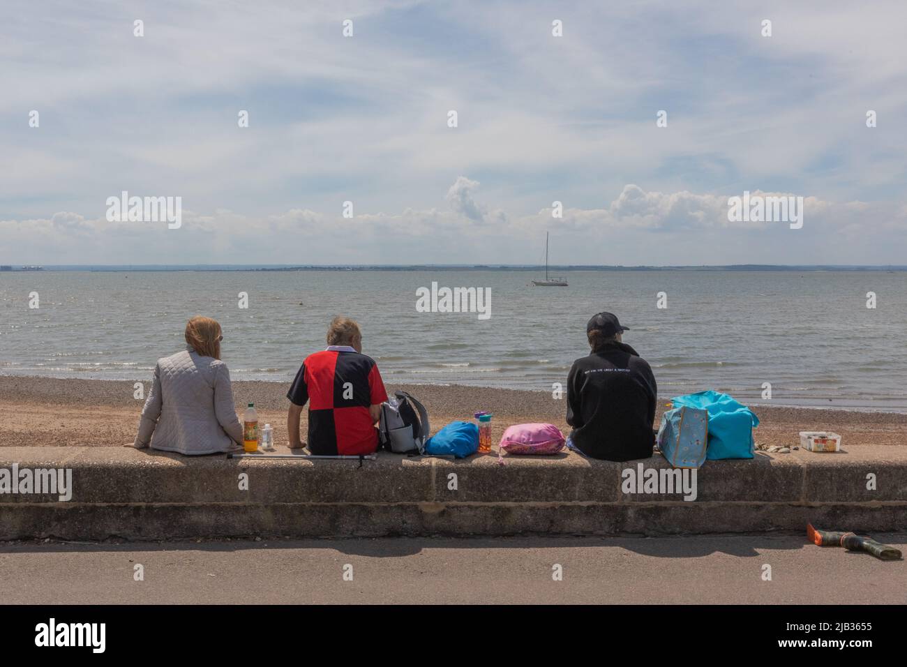 Southend on Sea, UK. 2nd Jun, 2022. Tourists come to Southend on Sea for the day to enjoy the bank holiday and take advantage of the warm weather. Penelope Barritt/Alamy Live News Stock Photo