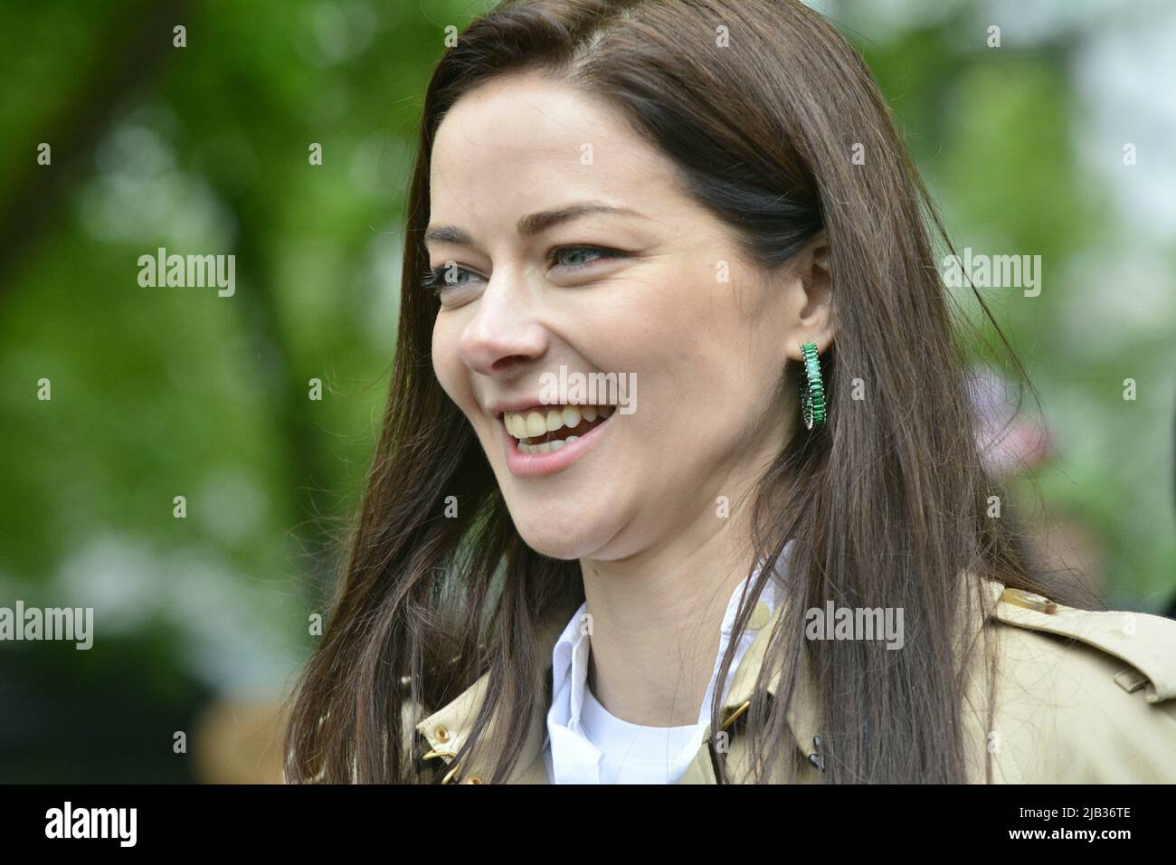 Katta kokrak, eshak va anal jinsiy aloqa bilan qora tanli ayollar Kiyimdagi lesbiyanlarning porno fotosuratlari