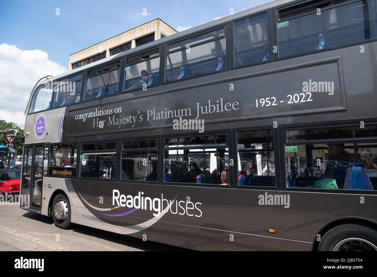 Windsor, Berkshire, UK. 2nd June, 2022. A special Jubilee bus from Reading Buses. Windsor was packed with locals, tourists and visitors today celebrating Her Majesty the Queen's Platinum Jubilee. Credit: Maureen McLean/Alamy Live News Stock Photo