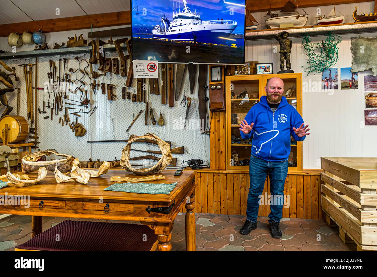 Guðjón Hildibrandsson from Bjarnahöfn Shark Museum explains the history of shark fishing with the help of a film. Today, his company only processes animals from bycatch. Bjarnarhöfn Iceland Shark Museum, where the mystery of the fermented shark is solved Stock Photo