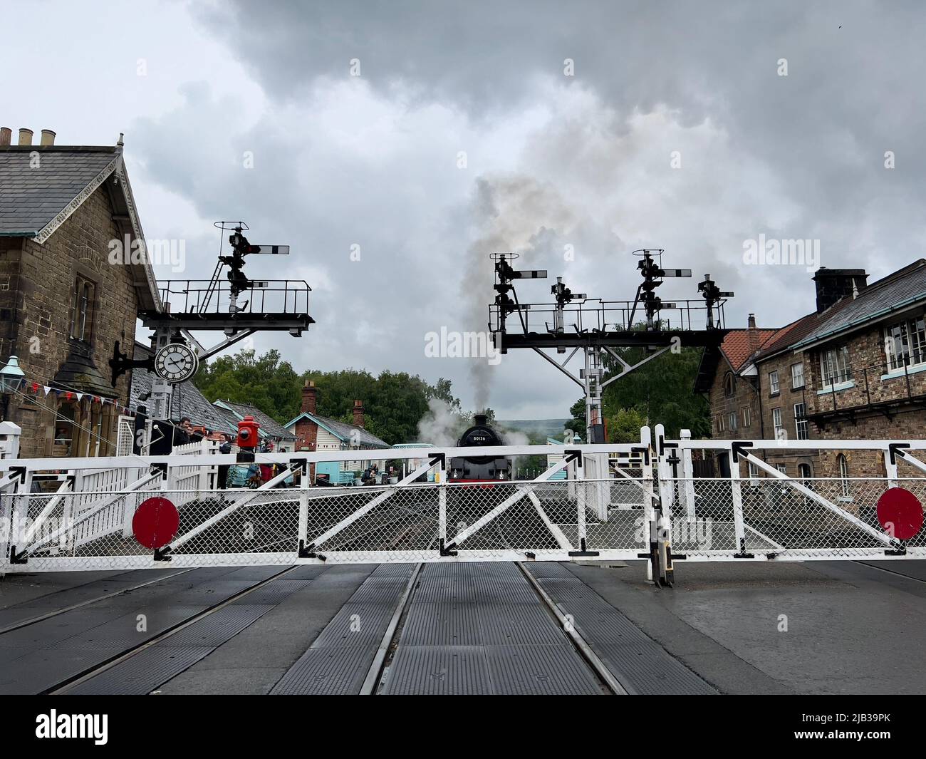 Vintage level crossing signal hi res stock photography and images Alamy