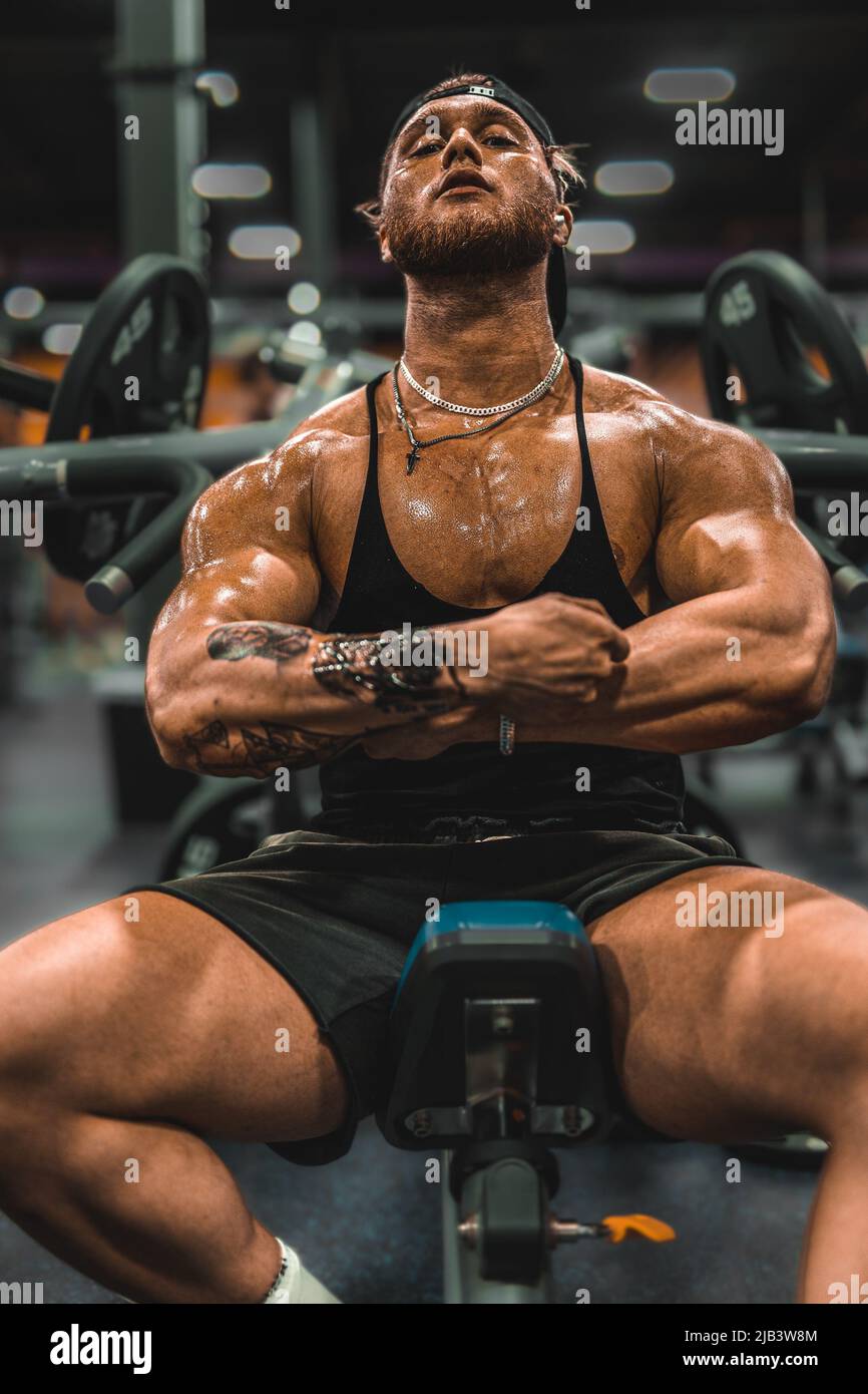 tall male bodybuilder flexing muscles for fitness Stock Photo Alamy