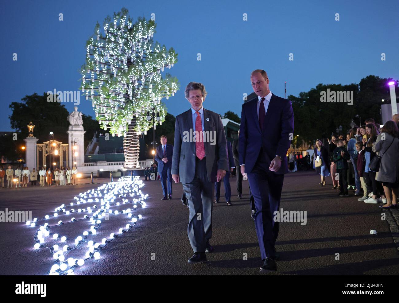 The Duke of Cambridge with Sir Nicholas Bacon during the lighting of
