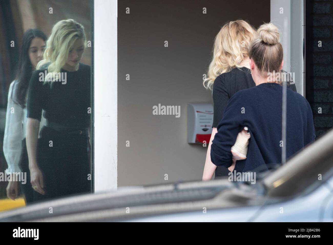 Amber Heard arrives at the Fairfax County Courthouse, in Fairfax, Virginia, for the verdict in the civil trial with Johnny Depp, Wednesday, June 1, 2022. Depp brought a defamation lawsuit against his former wife, actress Amber Heard, after she wrote an op-ed in The Washington Post in 2018 that, without naming Depp, accused him of domestic abuse. Credit: Cliff Owen/CNP (RESTRICTION: NO New York or New Jersey Newspapers or newspapers within a 75 mile radius of New York City) Stock Photo