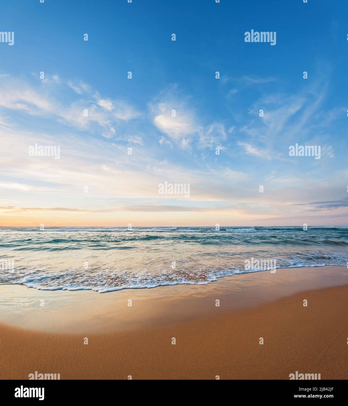 Empty calm sea hi-res stock photography and images - Alamy