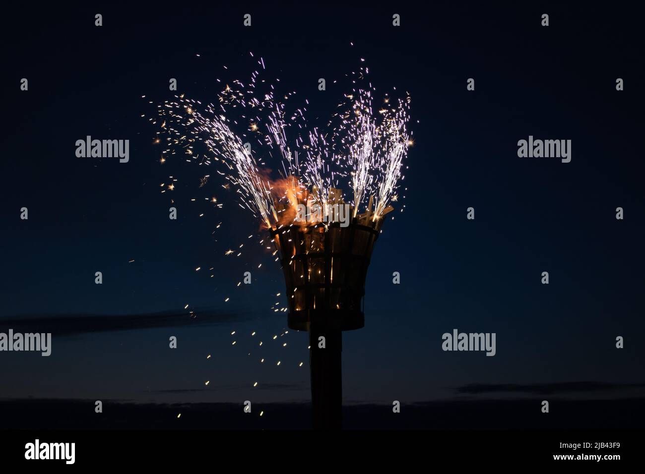 Epsom Downs, Surrey, UK. 2nd June, 2022. The Platinum Jubilee Beacon was lit at 9.45pm on Epsom Downs in Surrey, part of the celebrations for the 70 year reign of the British monarch Queen Elizabeth II. Credit: Julia Gavin/Alamy Live News Stock Photo
