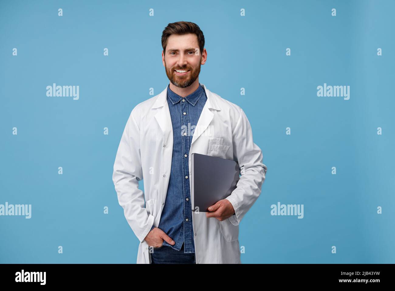 Young arab doctor man hi-res stock photography and images - Alamy
