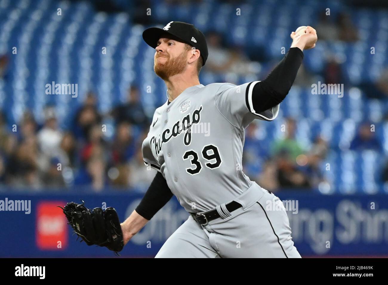 Chicago White Sox pitcher Aaron Bummer (39) delivers against the