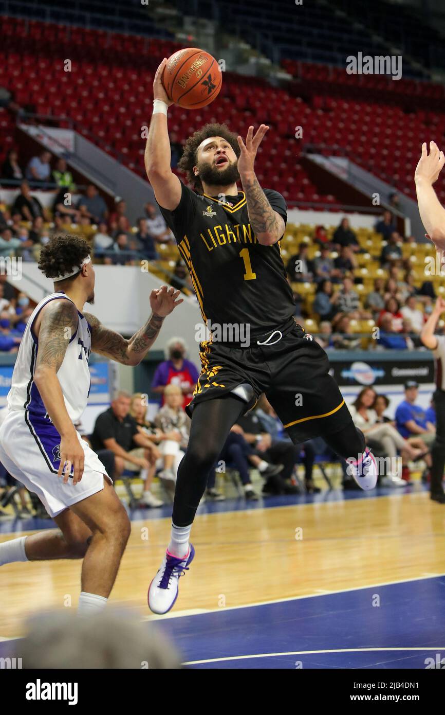 June 1 2022, Kitchener Ontario Canada, The London LIghtning defeat the Kitchener Titans in 3 games to win the NBLC Champtionship. Jermaine Haley Jr(1) Stock Photo