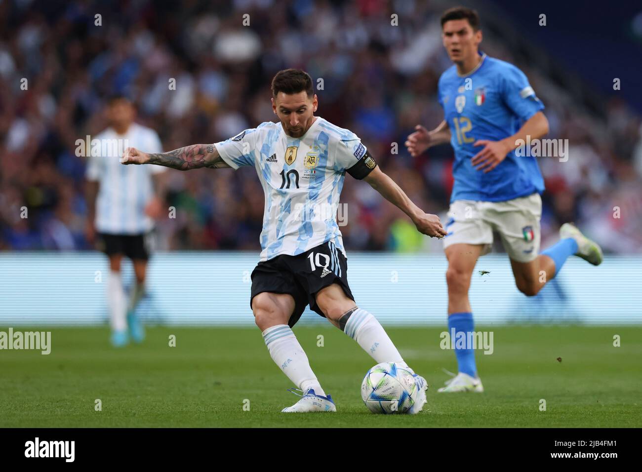 London, England, 1st June 2022. Lionel Messi of Argentina lines up a shot on the Italy goal as Matteo Pessina of Italy looks on during the CONMEBOL-UEFA Cup of Champions match at Wembley Stadium, London. Picture credit should read: Jonathan Moscrop / Sportimage Credit: Sportimage/Alamy Live News Stock Photo