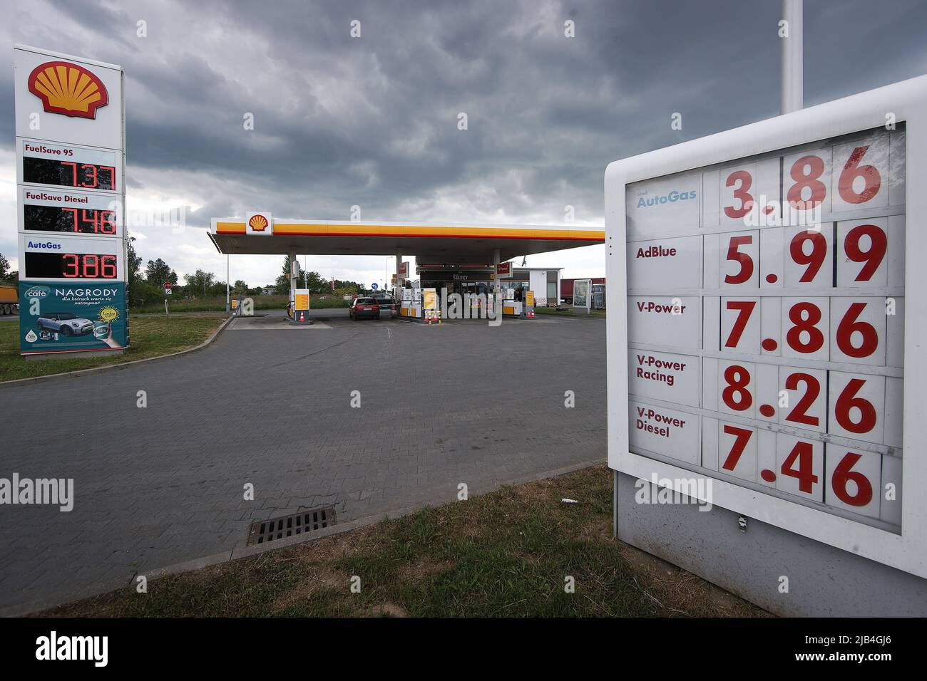 Cracow, Poland. 26th May, 2022. A view of Shell gas station in Poland ...