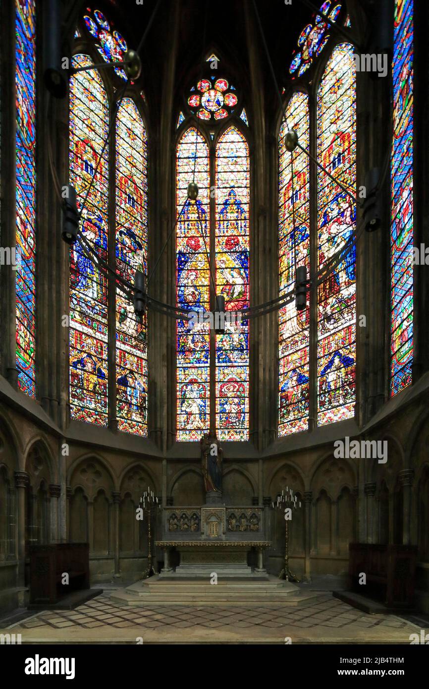 St stephens cathedral stained glass hi-res stock photography and images ...